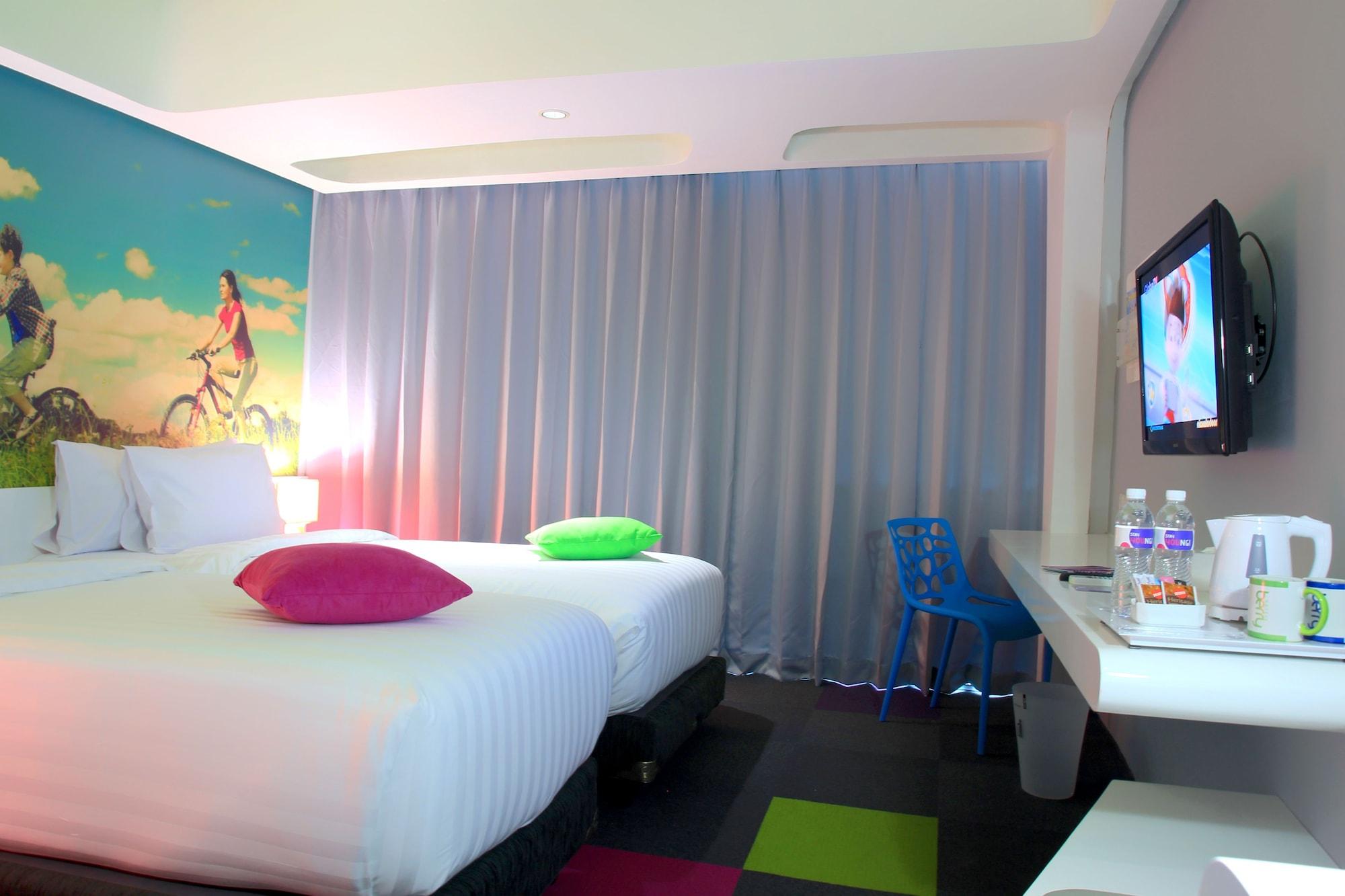 Berry Glee Thematic Hotel Kuta Lombok Exterior foto